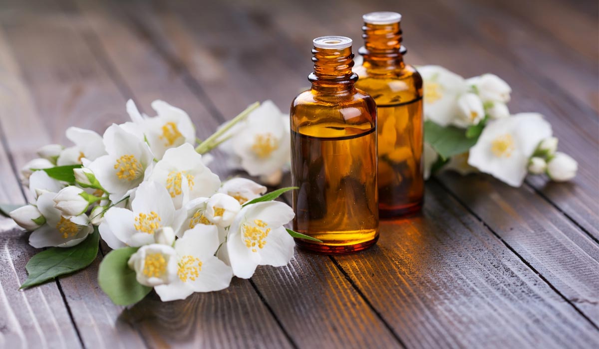 بهترین عطرها با رایحه گل یاس